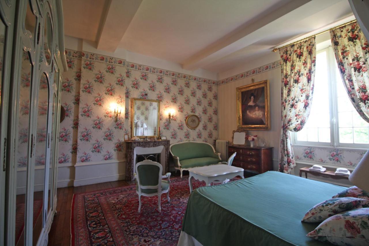Chateau De La Chabroulie Isle Exterior photo